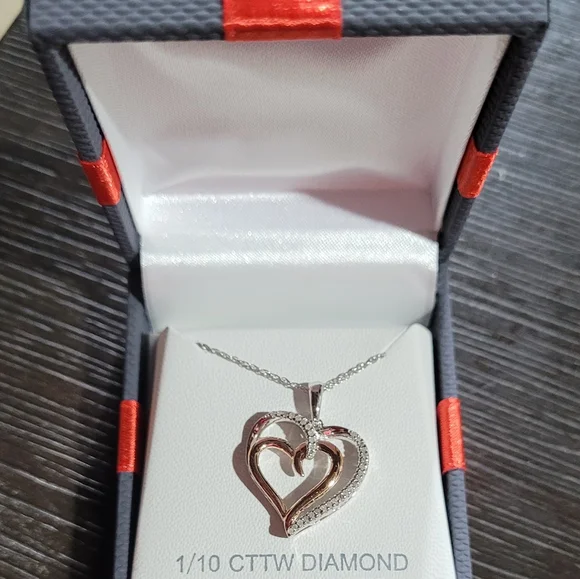 Necklace - Picture 1 of 2